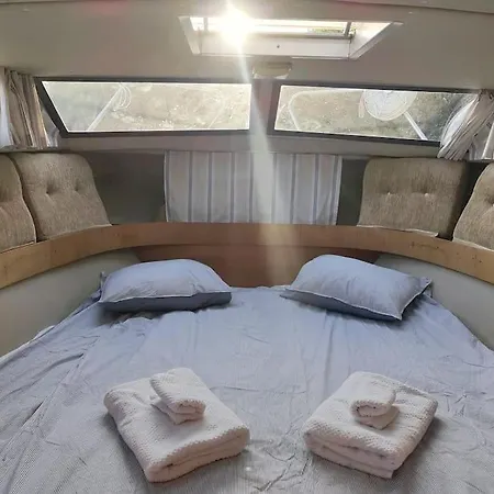 Wake Port Boat, Na Lodi Tekne