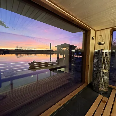 Wake Port Boat, Na Lodi Botel Brandys nad Labem-Stara Boleslav