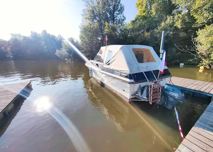 Wake Port Boat, Na Lodi